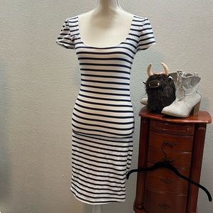 NWT Zara cap sleeve key hole body con dress